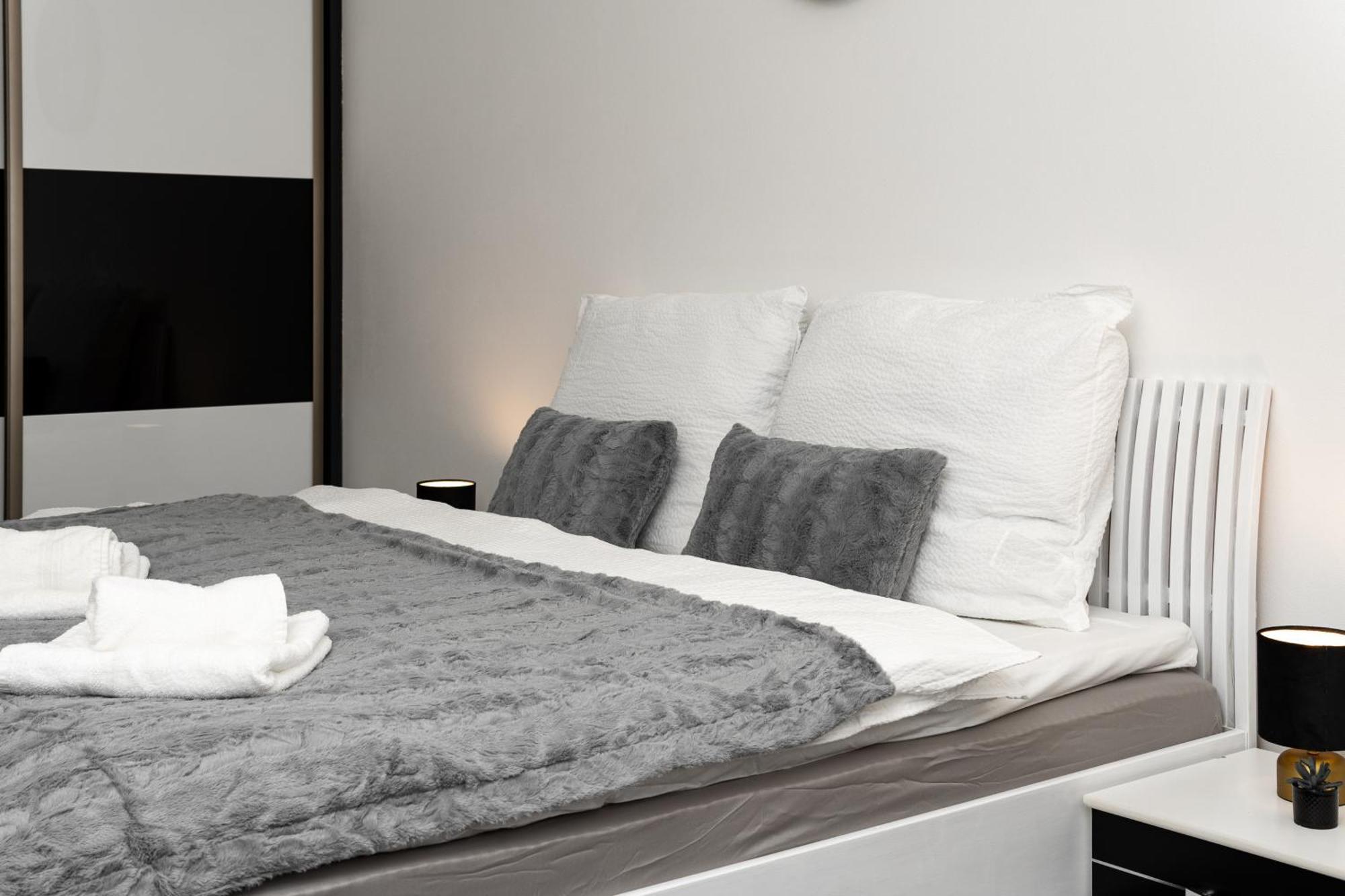 Bnb New Beautiful Apartment In The Center Of Ostrava With Option Garage Parking Екстер'єр фото