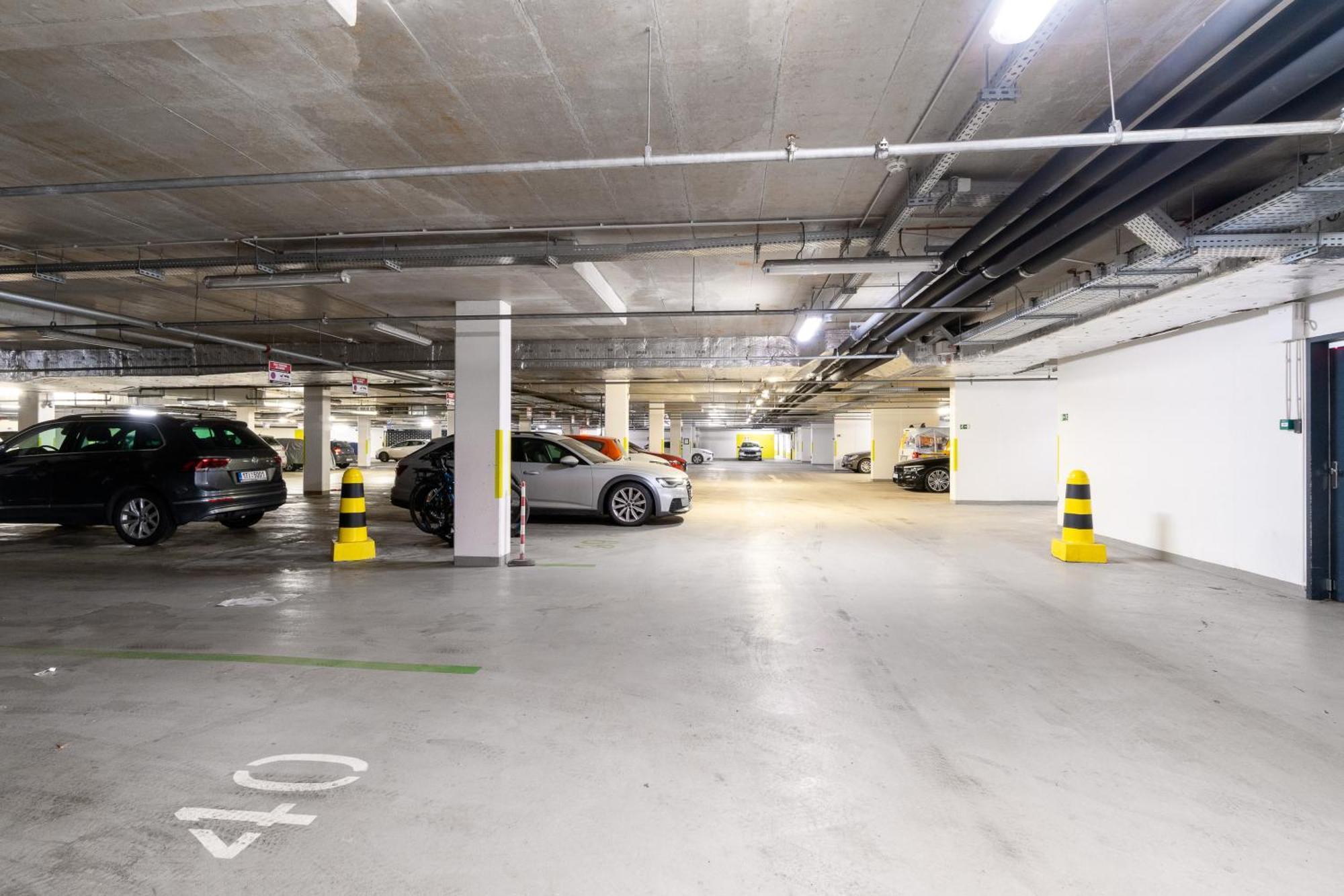 Bnb New Beautiful Apartment In The Center Of Ostrava With Option Garage Parking Екстер'єр фото