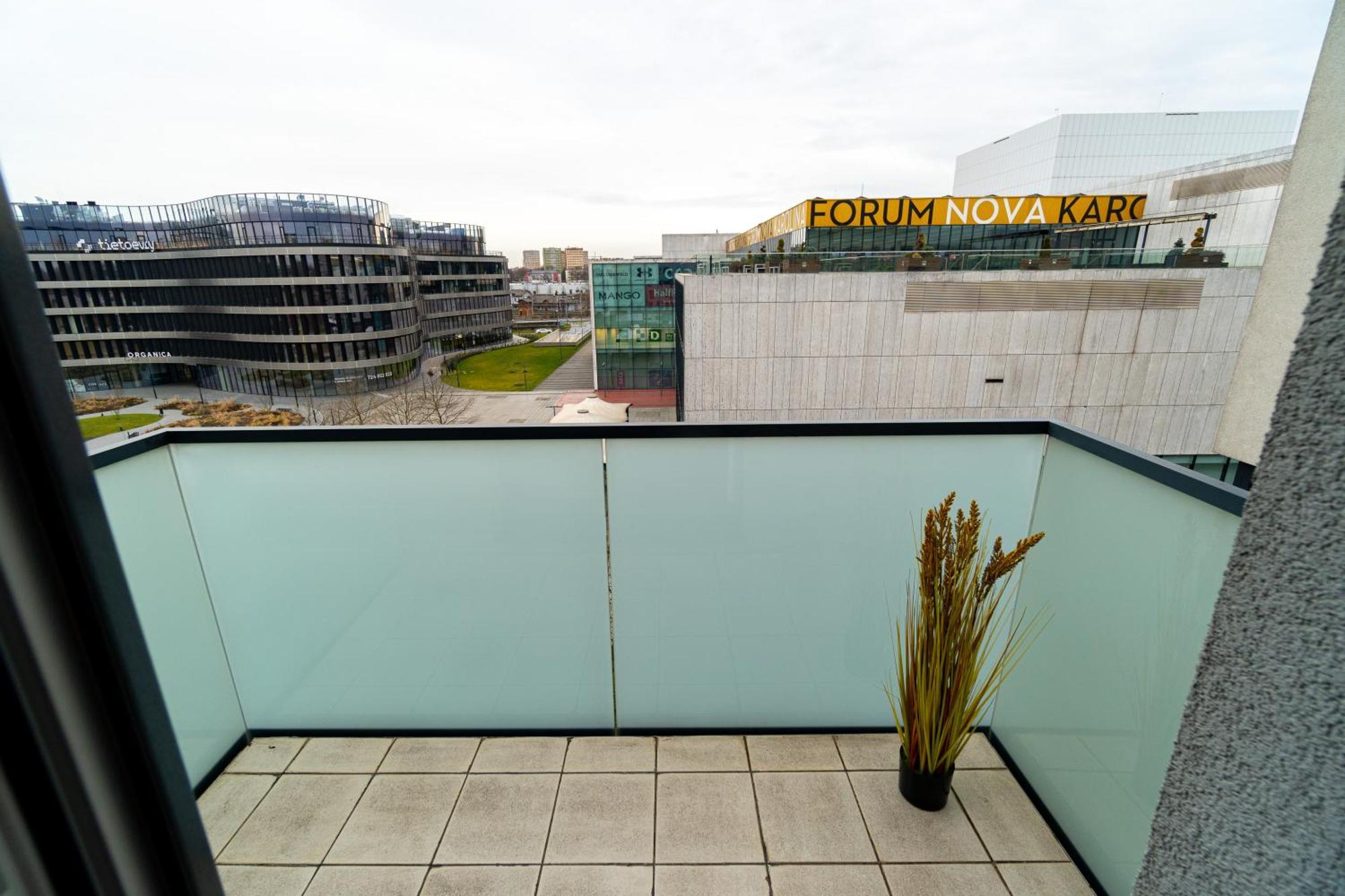 Bnb New Beautiful Apartment In The Center Of Ostrava With Option Garage Parking Екстер'єр фото