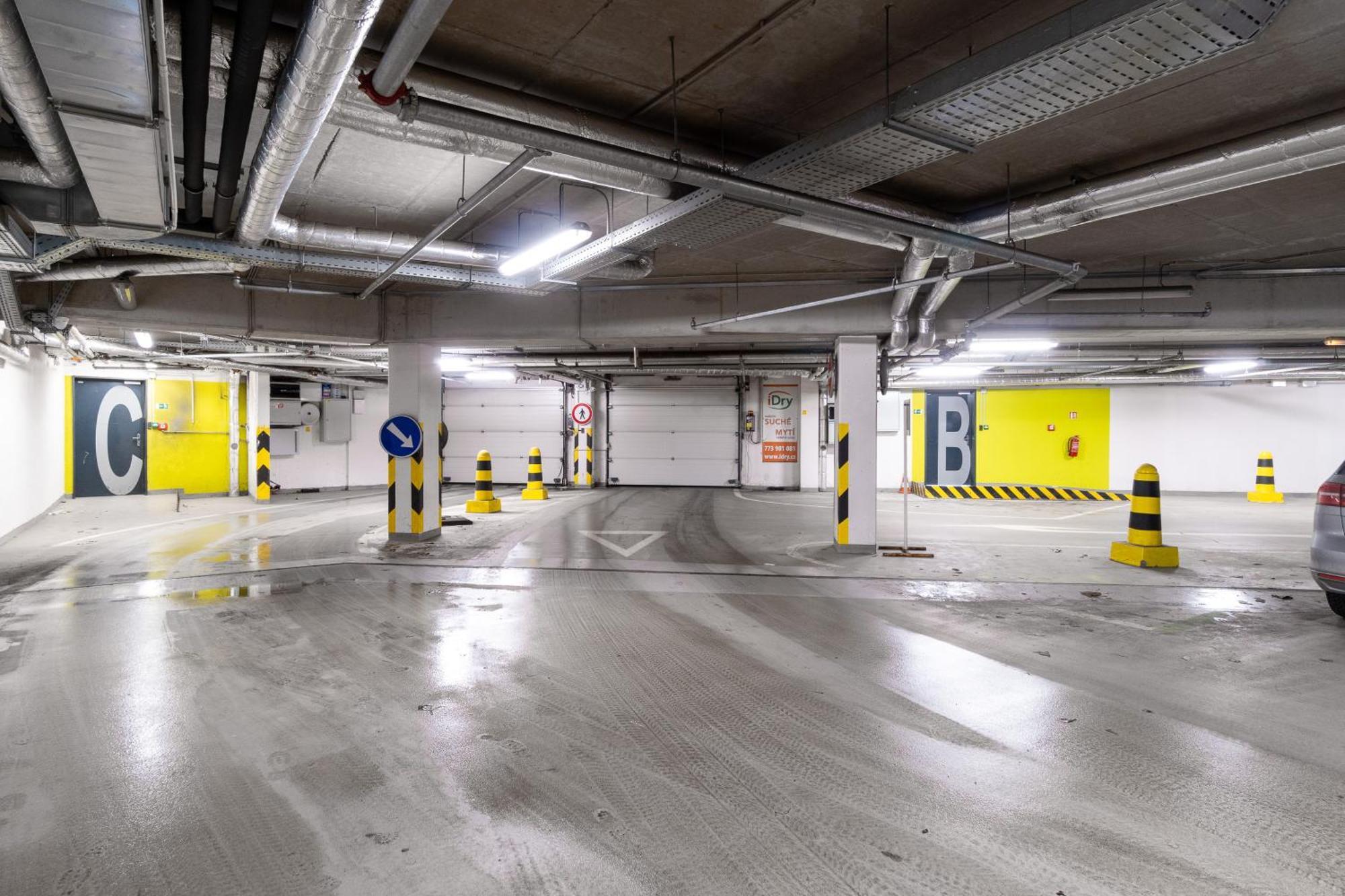 Bnb New Beautiful Apartment In The Center Of Ostrava With Option Garage Parking Екстер'єр фото